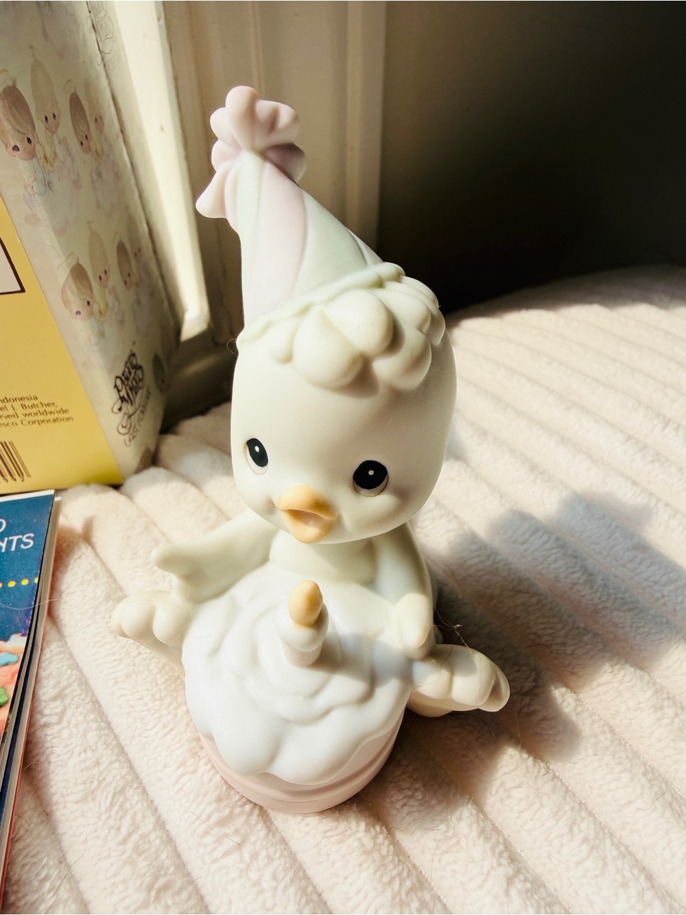 Precious Moments 1992 Happy Birdie Porcelain Figurine with Original Box 💝 - Picture 2 of 3